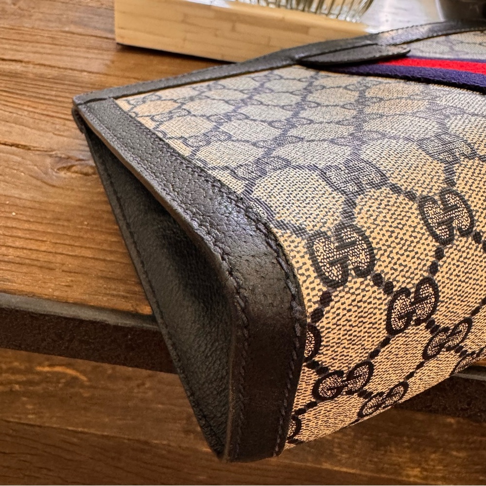 Authentic GUCCI GG Monogram Supreme Vintage Clutch – Navy Blue - Picture 11 of 14